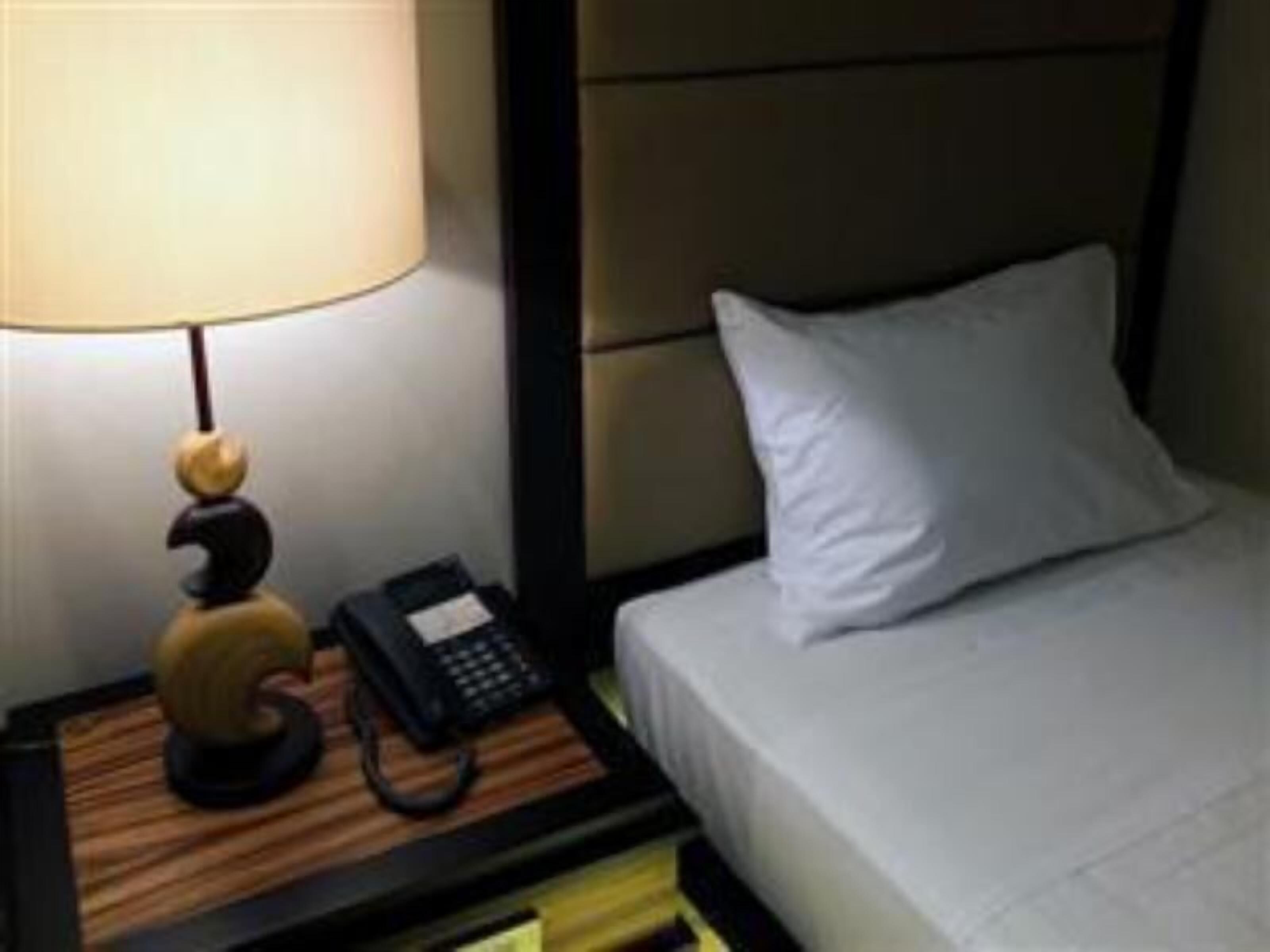 Minibar, in-room safe, desk, iron/ironing board