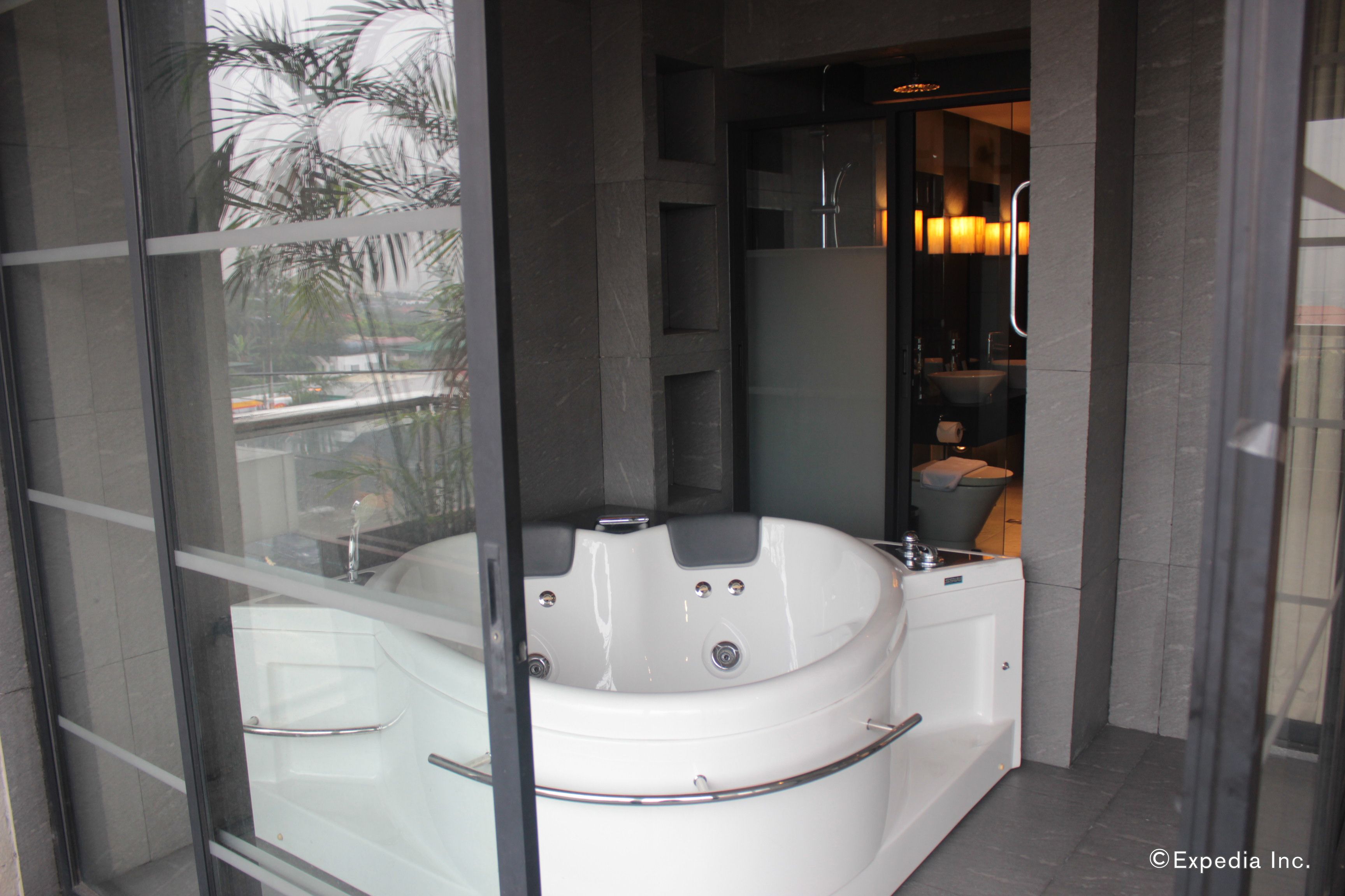 penthouse suite | jetted bathtub