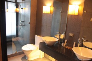 Penthouse Suite | Bathroom - Soleste Suites (Quezon City)