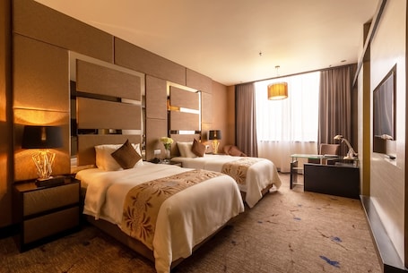 Minibar, caja de seguridad en la habitación y decoración personalizada