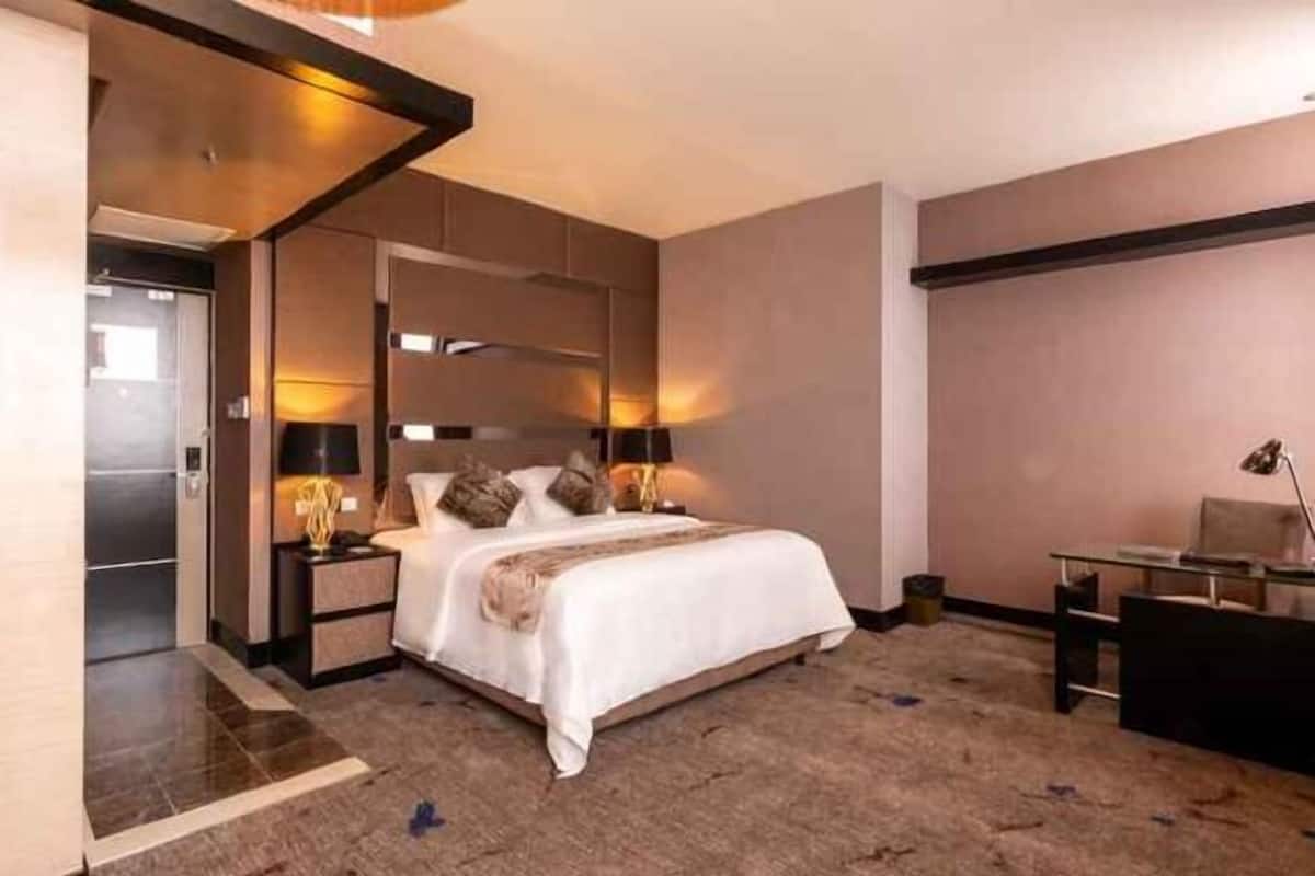 Minibar, Zimmersafe, individuell dekoriert, individuell eingerichtet