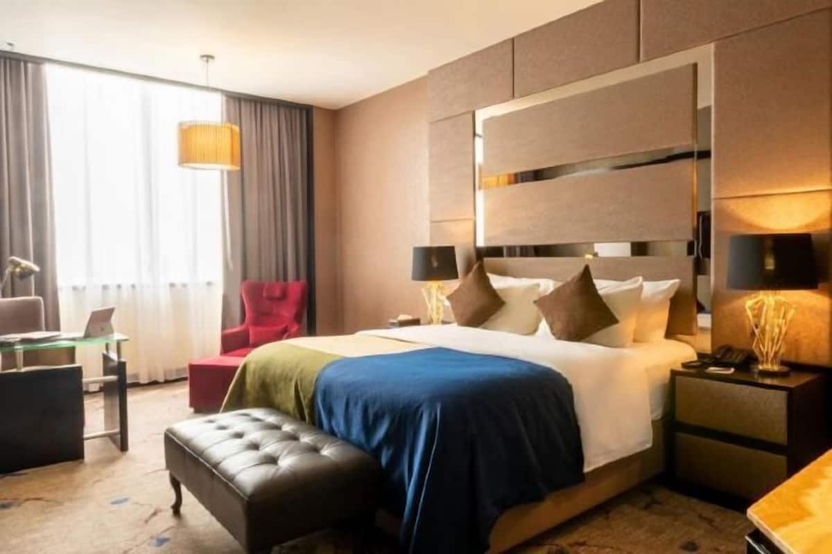 Minibar, Zimmersafe, individuell dekoriert, individuell eingerichtet