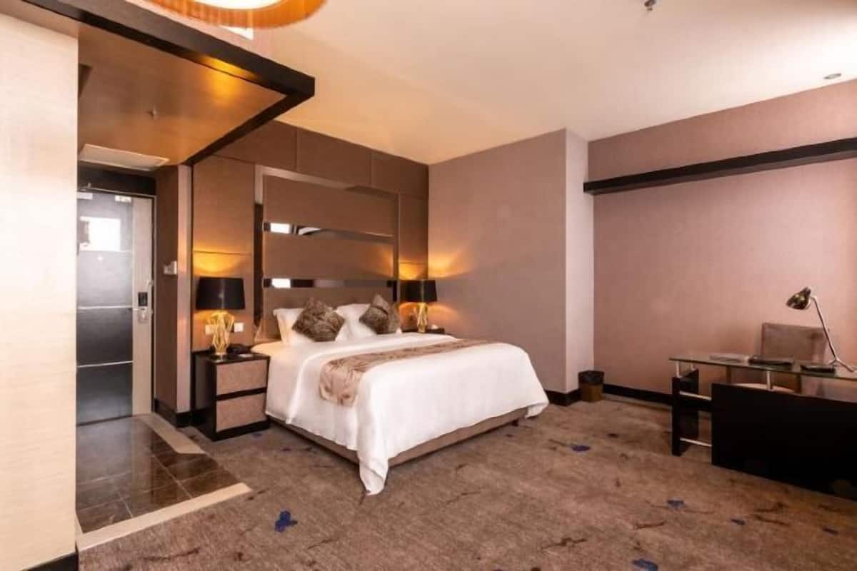 Minibar, Zimmersafe, individuell dekoriert, individuell eingerichtet