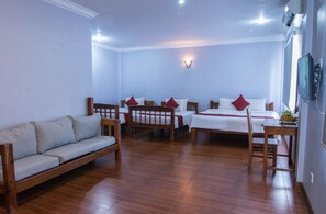 Single Bed in Mixed Dormitory Share Bathroom