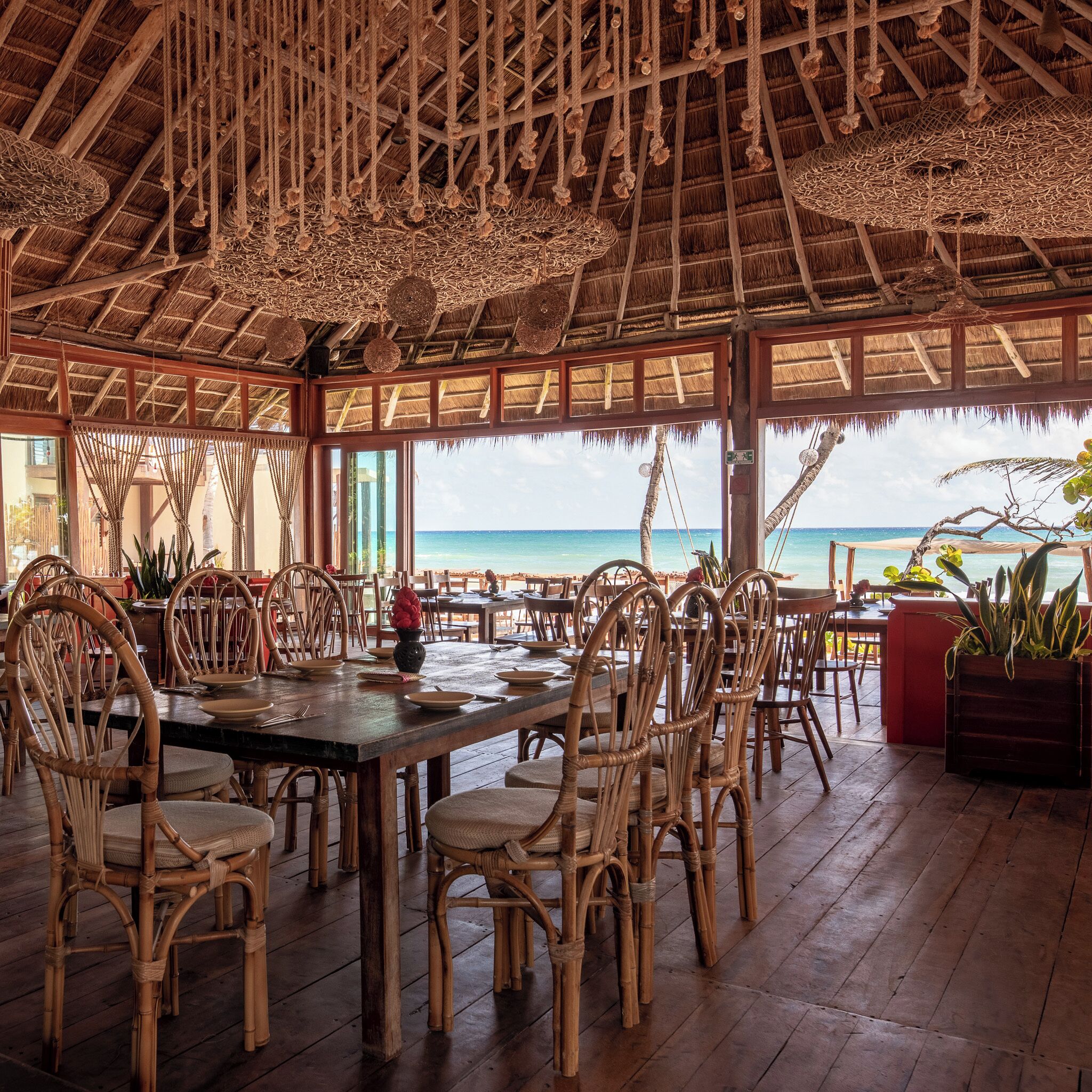 Se sirven desayunos, almuerzos y cenas; cocina mexicana