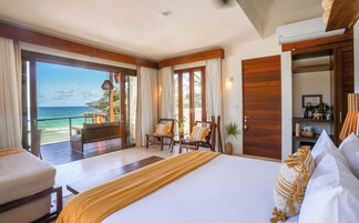 Beachfront Penthouse with Plunge Pool | Frette Italian sheets, premium bedding, pillowtop beds, in-room safe