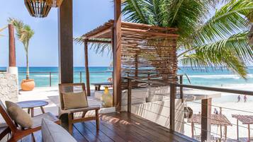 Penthouse, alberca privada, frente al mar | Terraza o patio