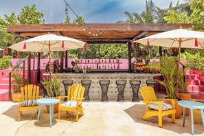 Poolside bar