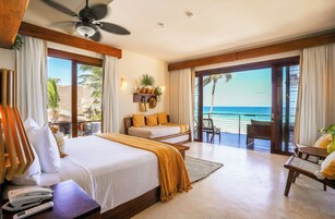 Beachfront Penthouse with Plunge Pool | Frette Italian sheets, premium bedding, pillowtop beds, in-room safe
