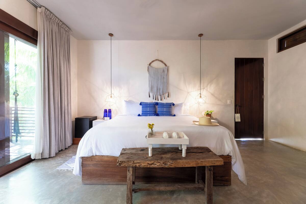 Upper Level Beachside Suite