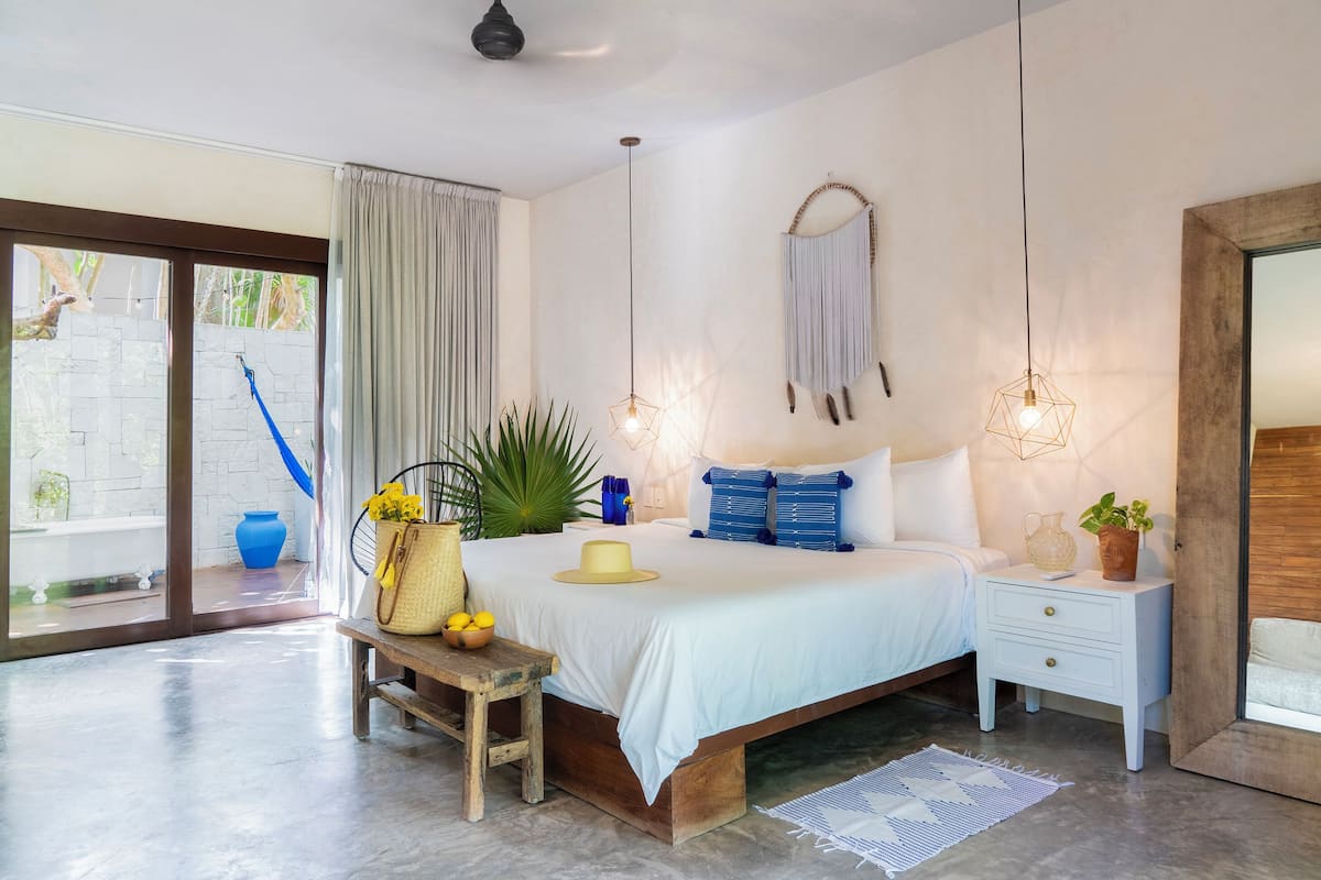 Suíte, ao lado da praia | 1 quarto, lençóis italianos Frette, roupas de cama premium