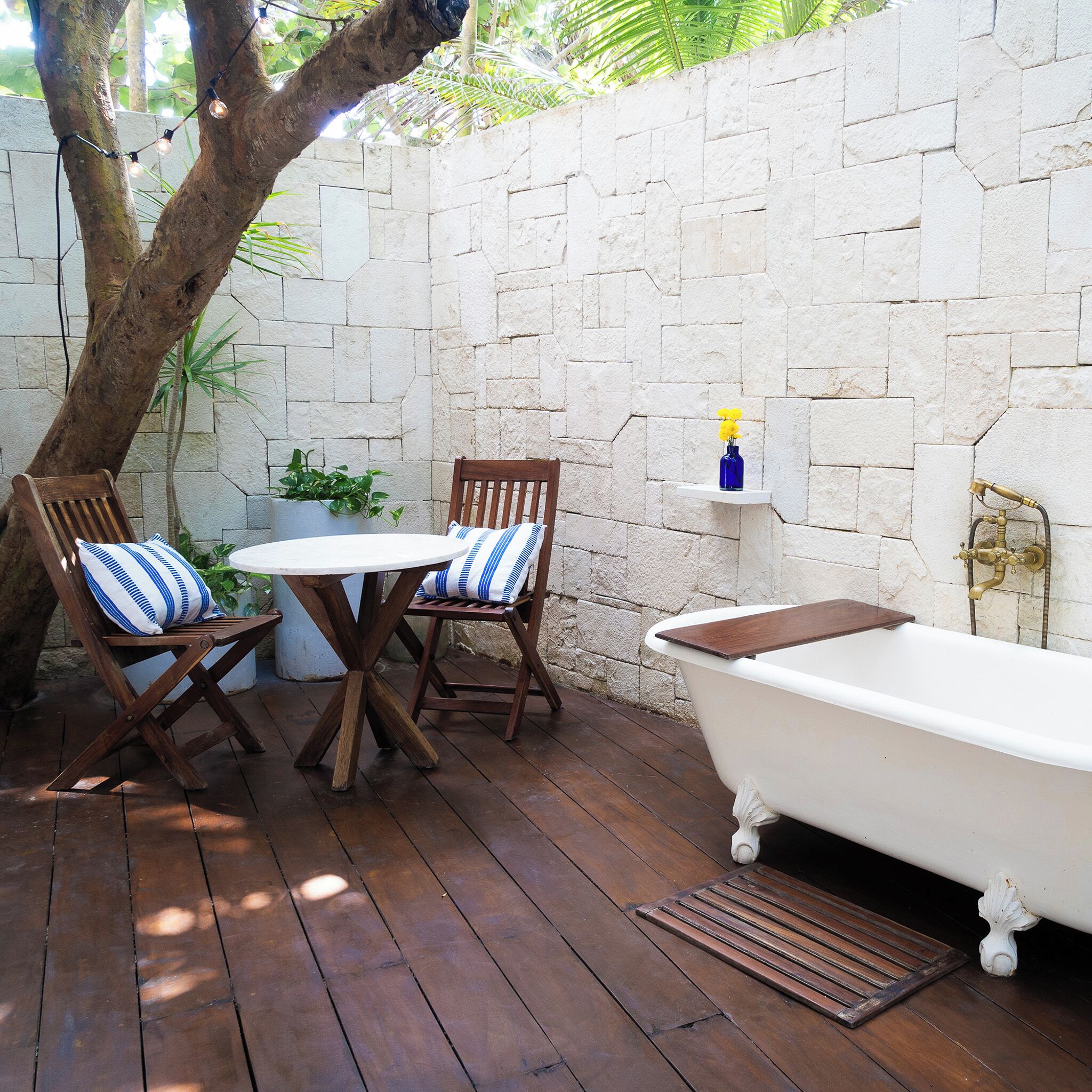 Ground Floor Beachside Suite at Lula by La Zebra | Italialaiset Frette-lakanat, ylelliset vuodevaatteet