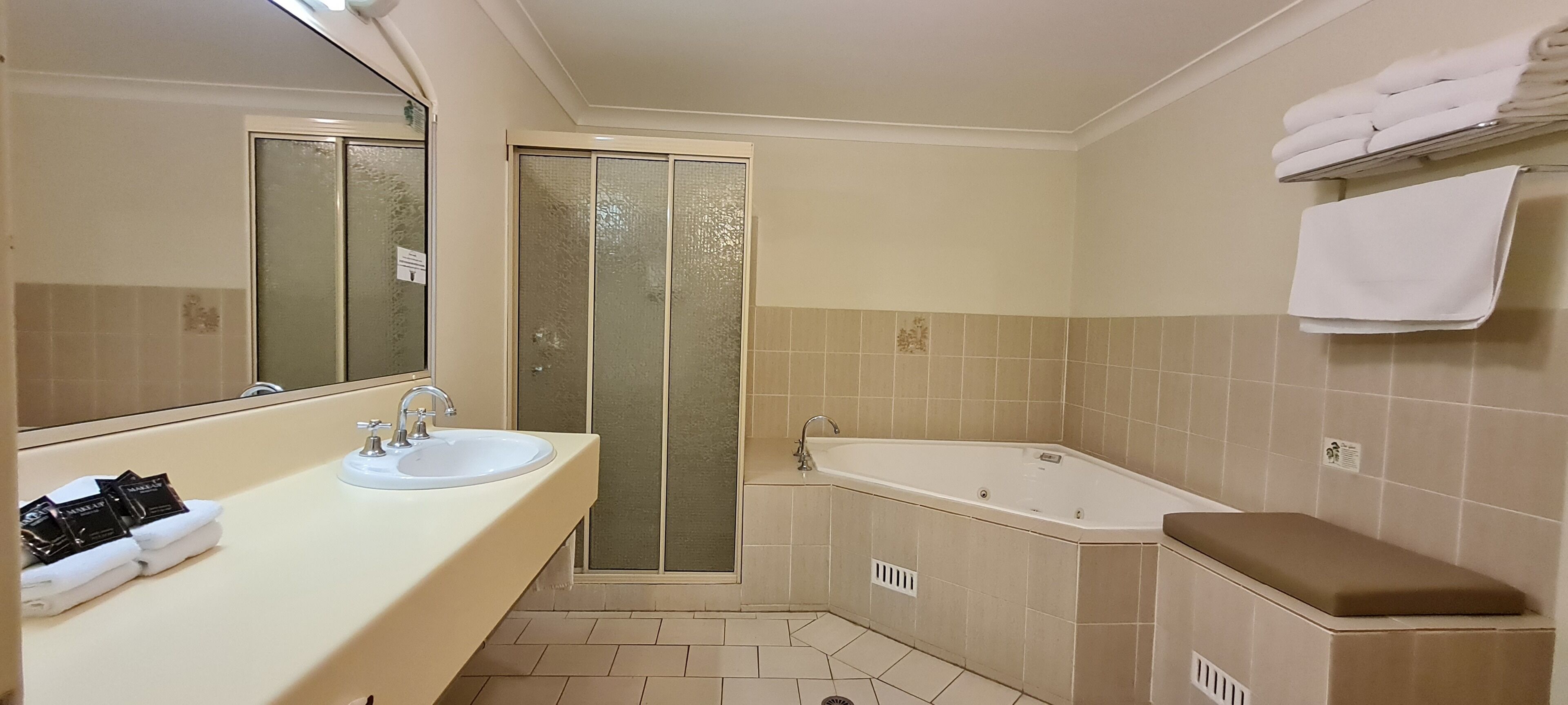 Family Suite, 2 Bedrooms | Bathroom | Combined shower/tub, free toiletries, hair dryer, towels