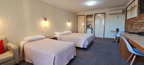 Standard Room (Queen/Twin) | In-room safe, desk, soundproofing, iron/ironing board - Golf Links Motel (West Tamworth)
