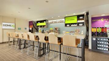 Déjeuner en libre-service gratuit tous les jours