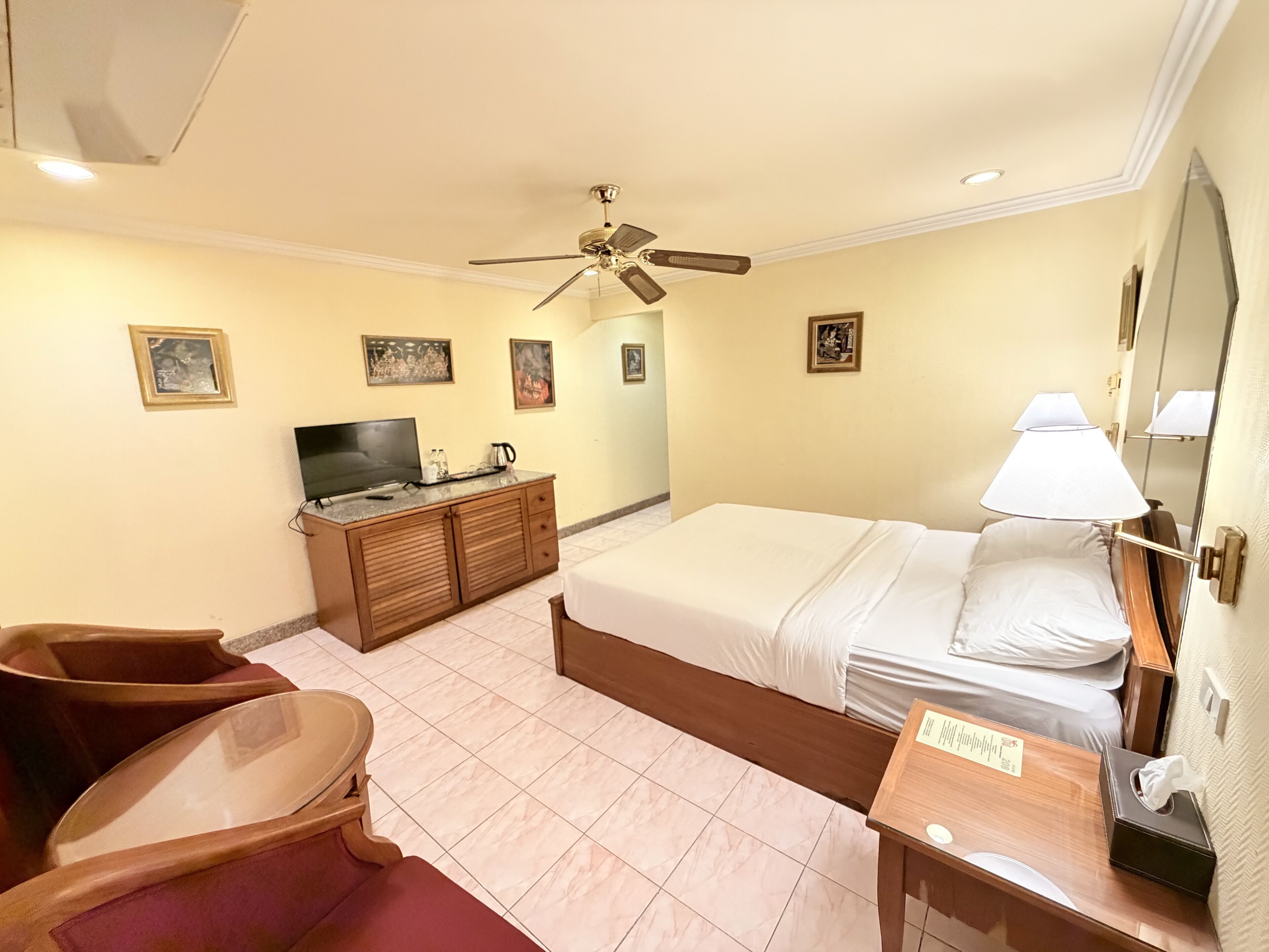 Quarto superior (Deluxe) | Cofres nos quartos, individualmente decorados