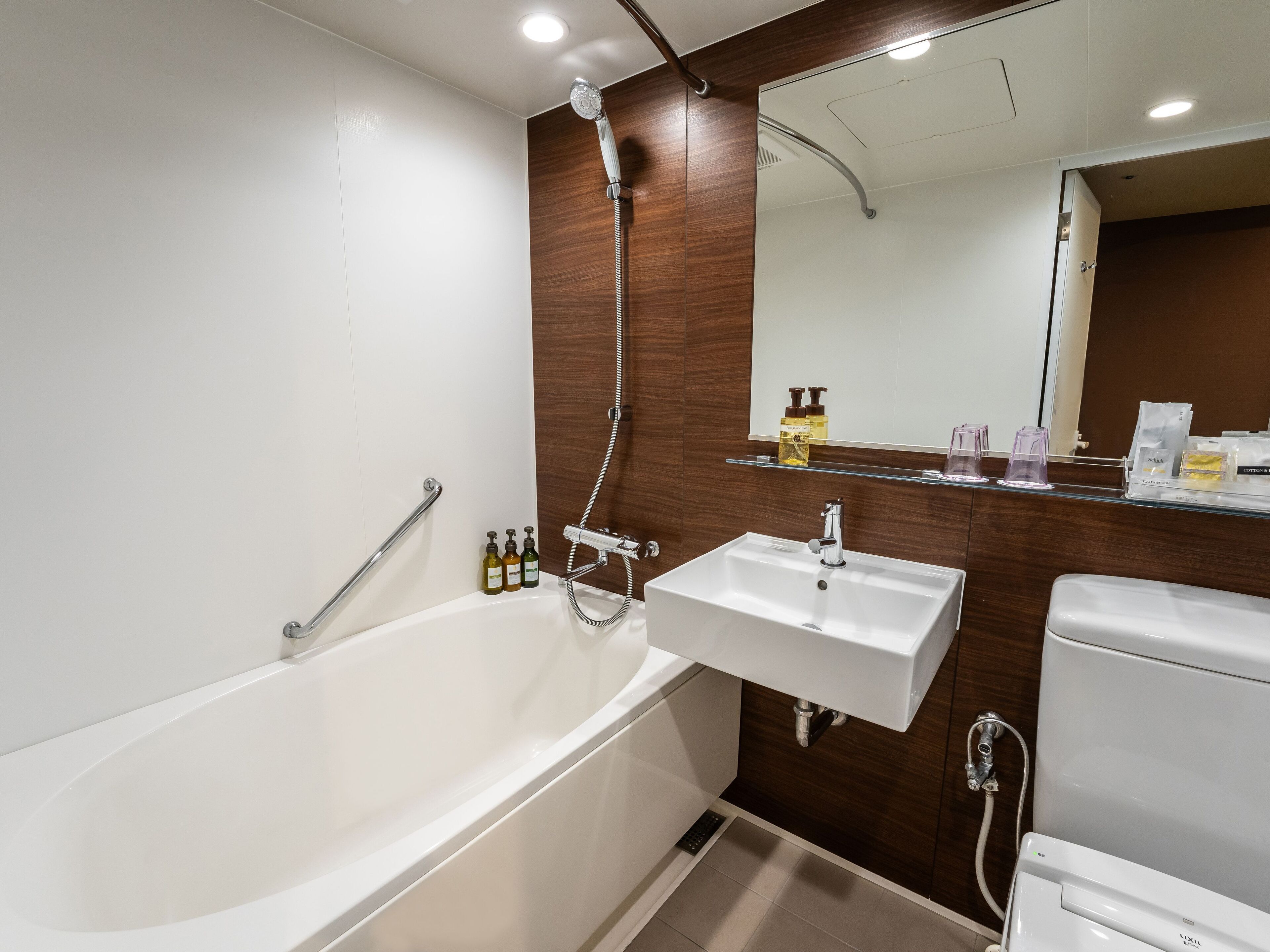 A modern bathroom with a bathtub, a sink, and a toilet.