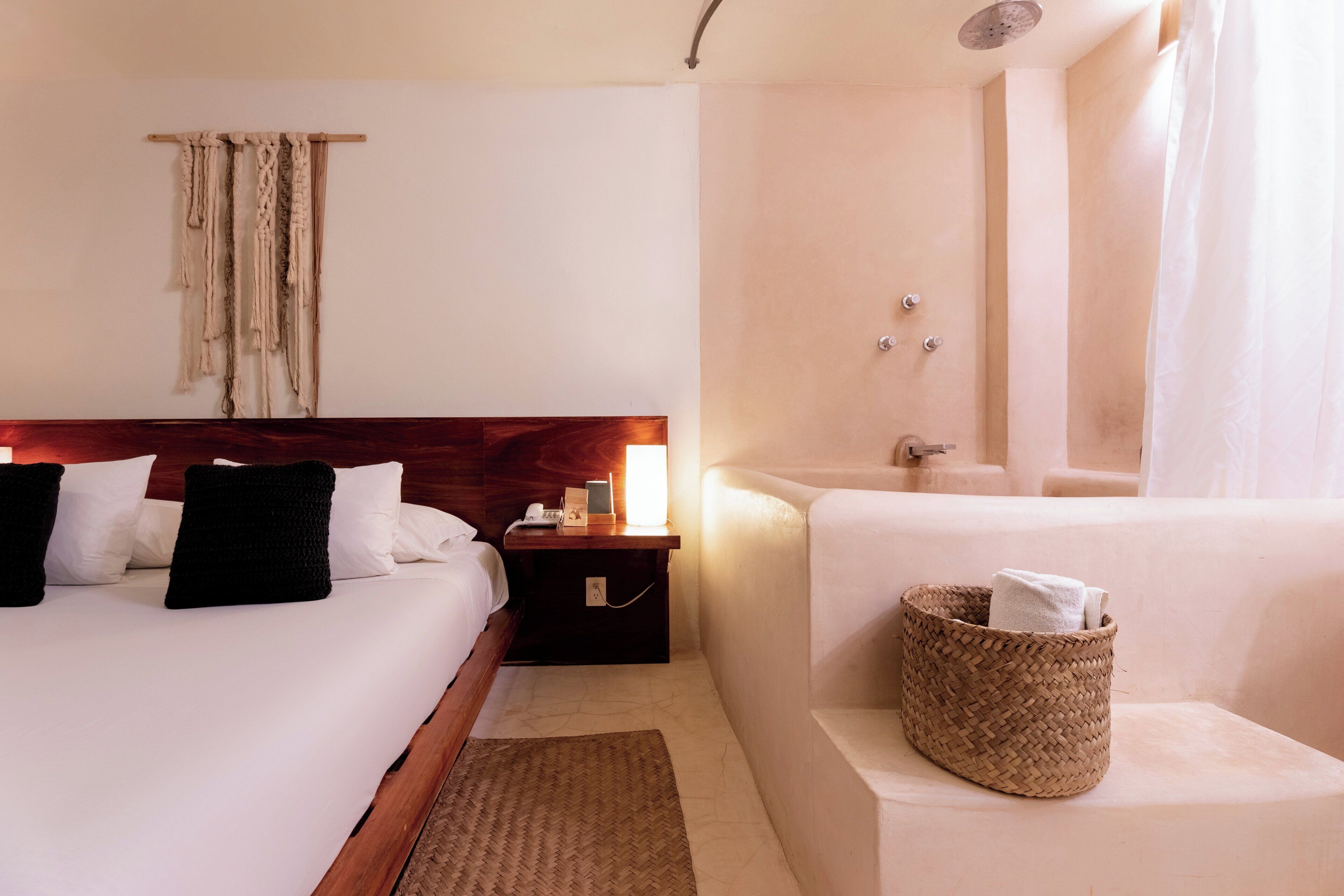 Ropa de cama de alta calidad y minibar 