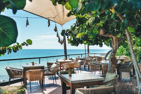 Breakfast, lunch, dinner served; Thai cuisine, ocean views