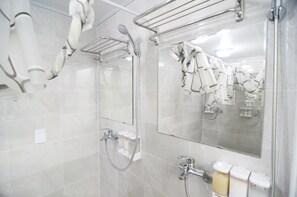 Bathroom - Kimchee Downtown Guesthouse - Hostel (Seoul)