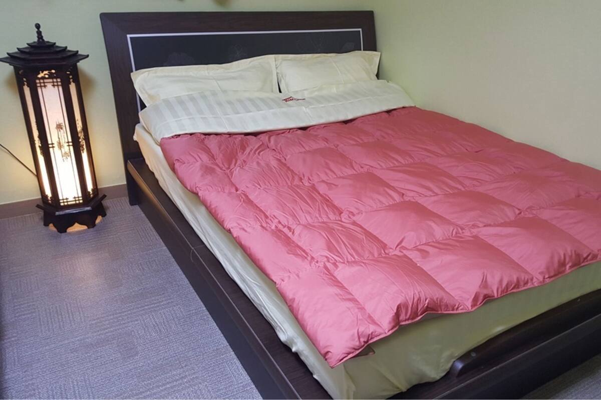 Ropa de cama de alta calidad, camas plegables/adicionales y wifi gratis