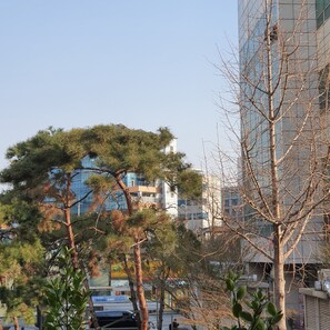 View from room - Kimchee Downtown Guesthouse - Hostel (Seoul)