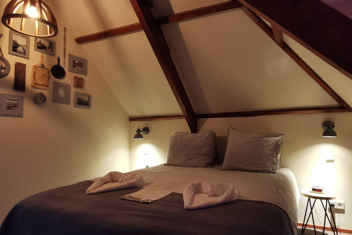 Quadruple Room | In-room safe, desk, blackout drapes, iron/ironing board