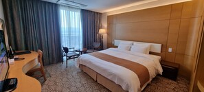 Sängtillbehör av högsta kvalitet, unika möbler och skrivbord