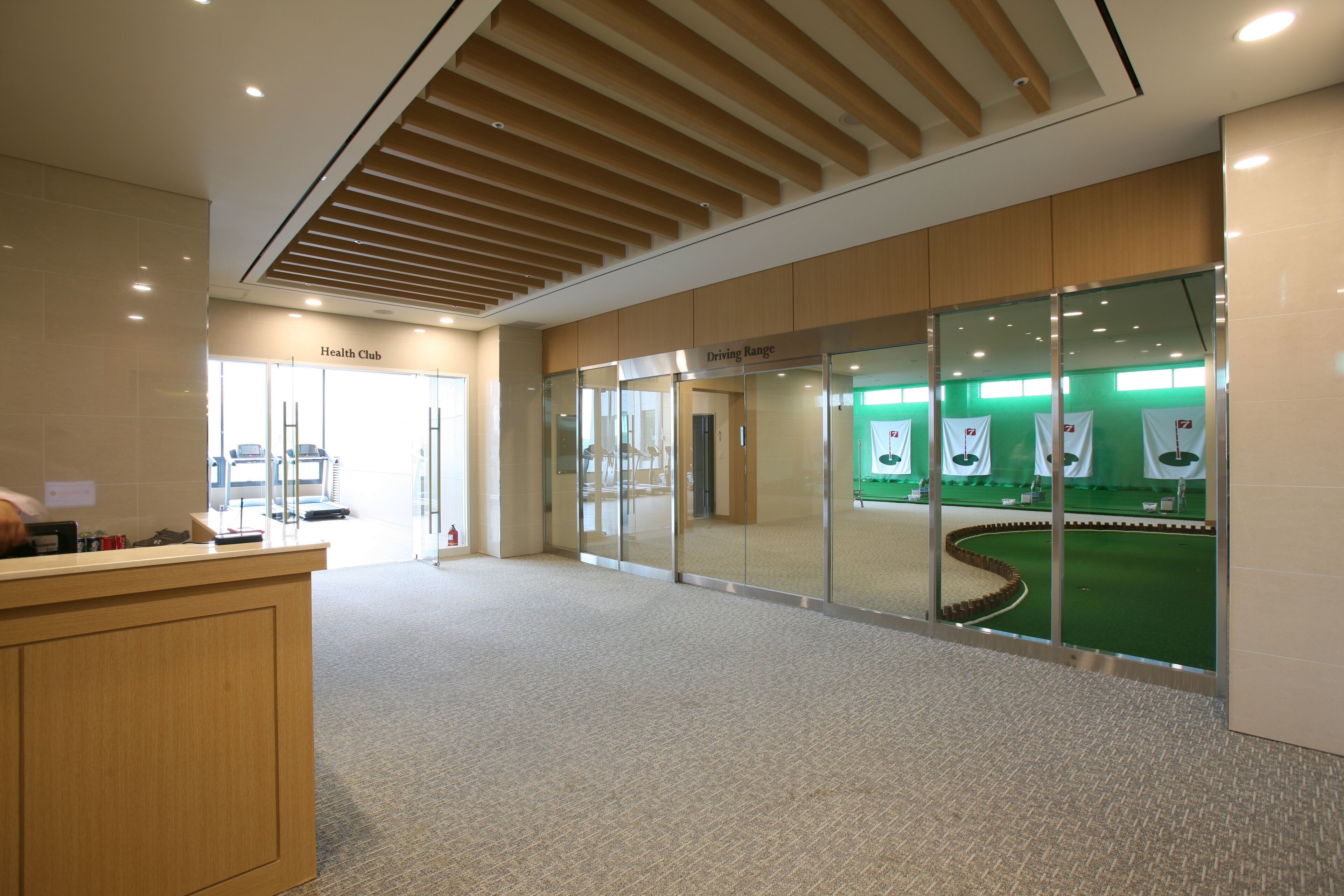 indoor golf driving range