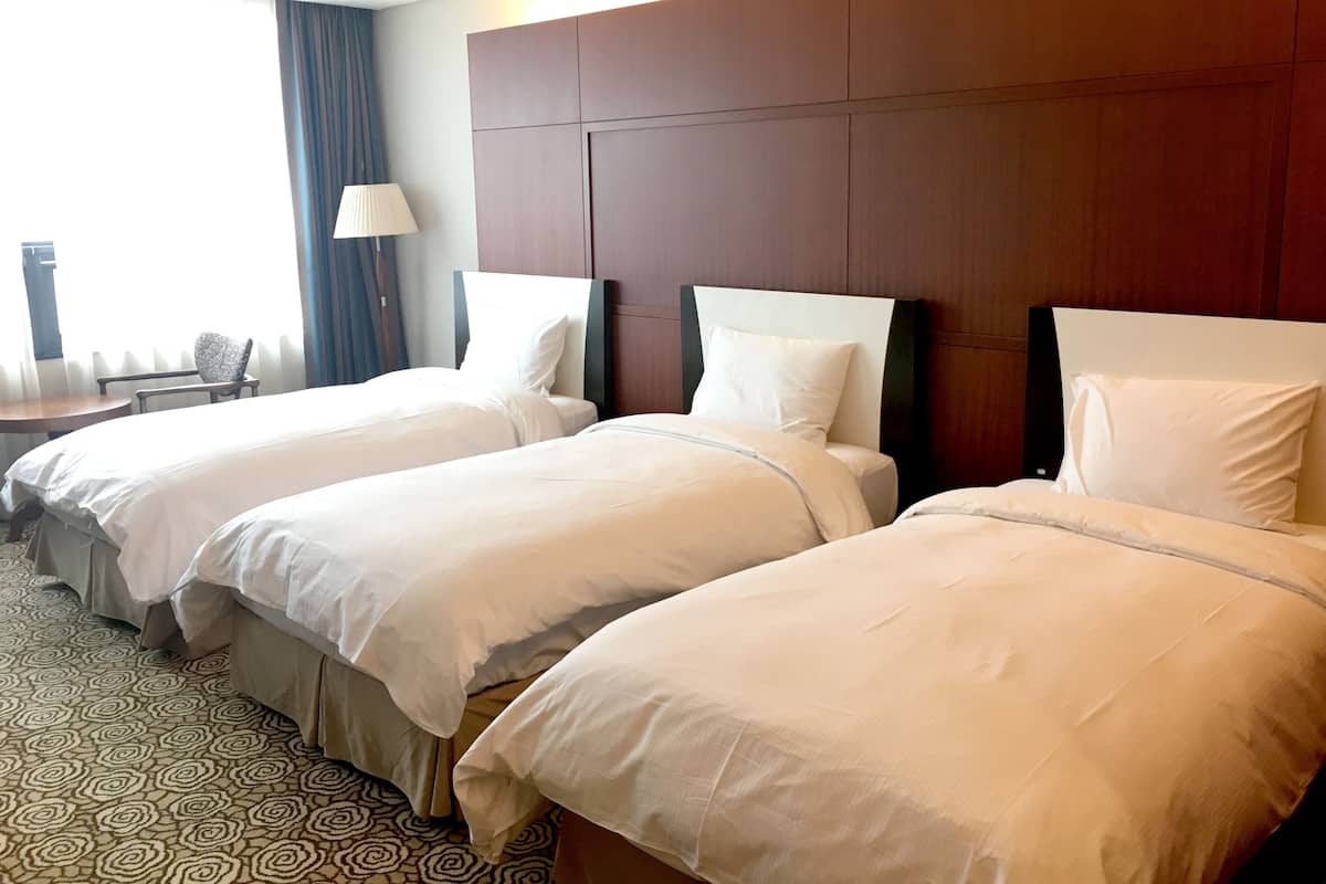 华丽三人房 | 高档床上用品、特色家居、办公桌、遮光窗帘