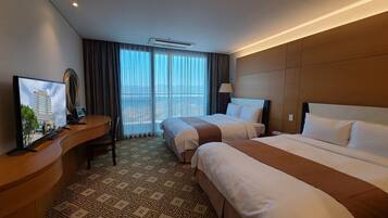 Hochwertige Bettwaren, individuell eingerichtet, Schreibtisch