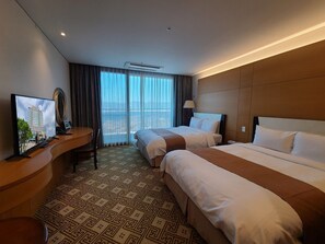 Sengetøy av topp kvalitet, individuelt innredet og skrivebord