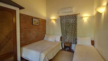 Caja de seguridad en la habitación y decoración personalizada