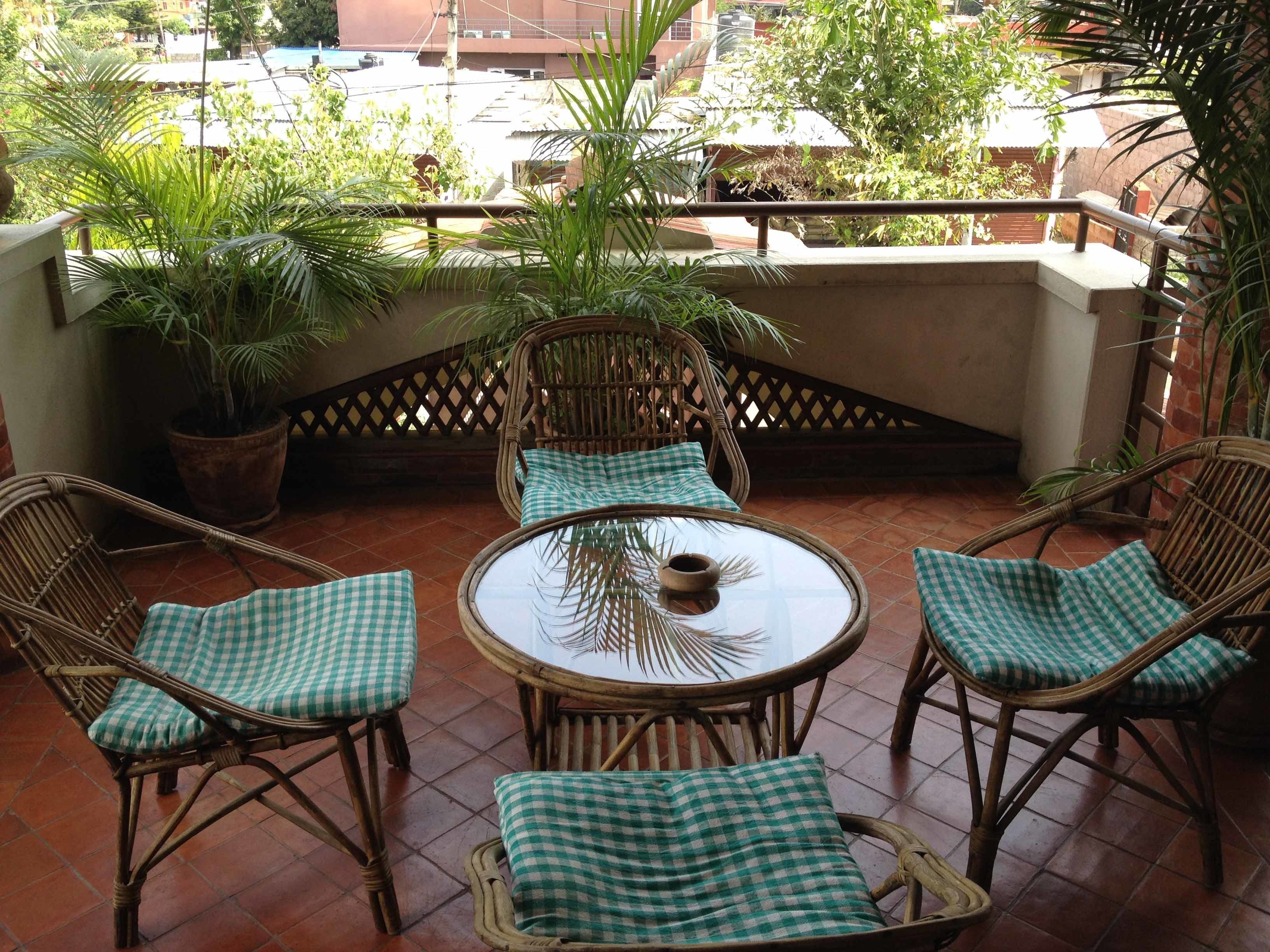 Apartemen Mewah | Tempat makan outdoor