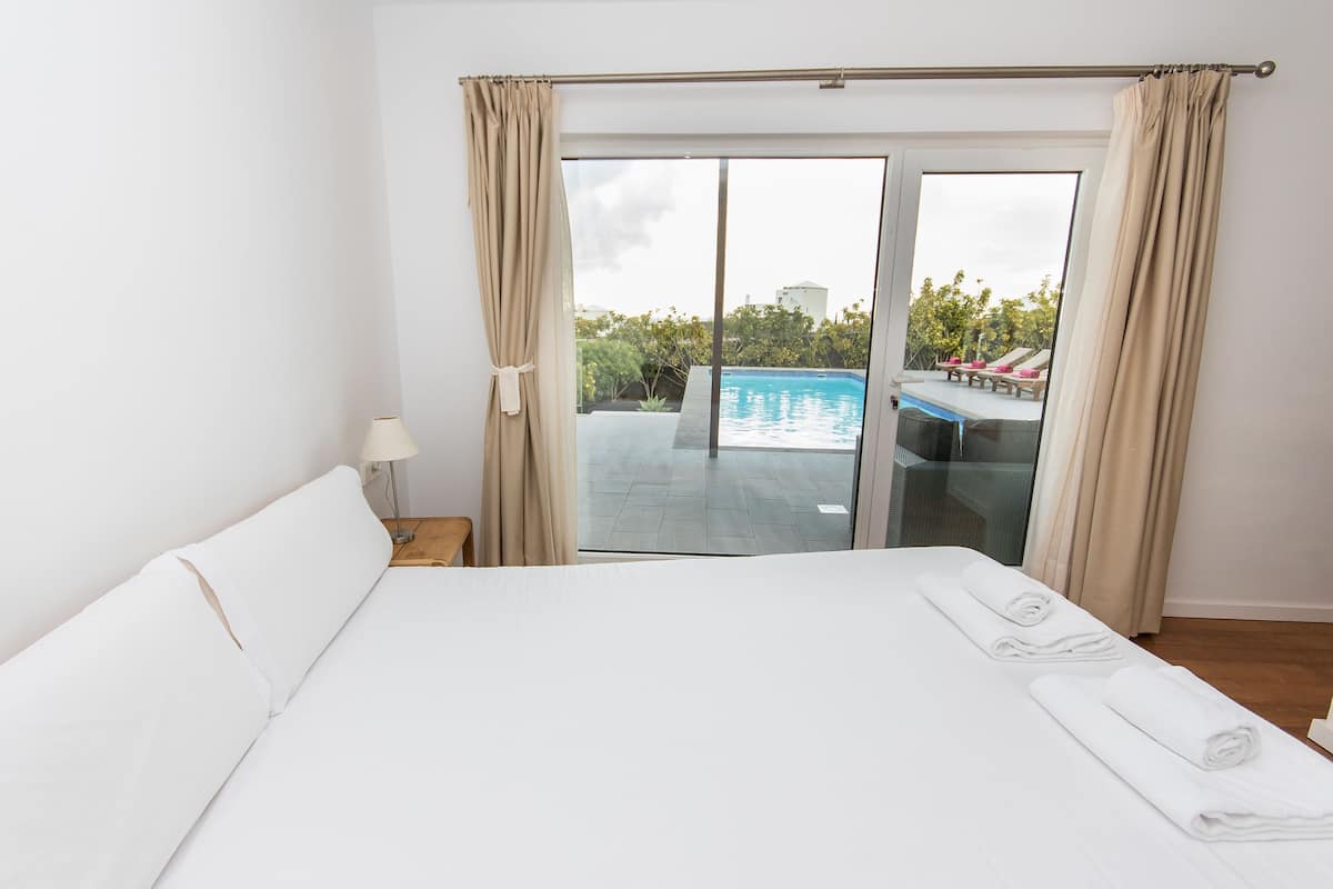 2 slaapkamers, luxe beddengoed, een kluis op de kamer
