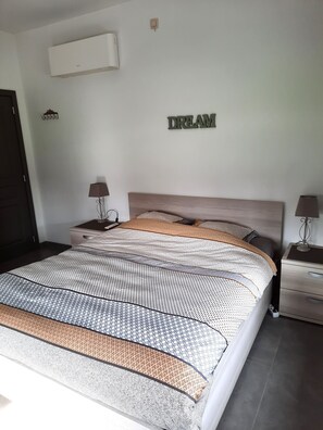 Family Apartment, 2 Bedrooms, Non Smoking, Corner | 1 bedroom, premium bedding, down comforters, individually decorated - Vakantiewoning De Reünie (Langemark-Poelkapelle)