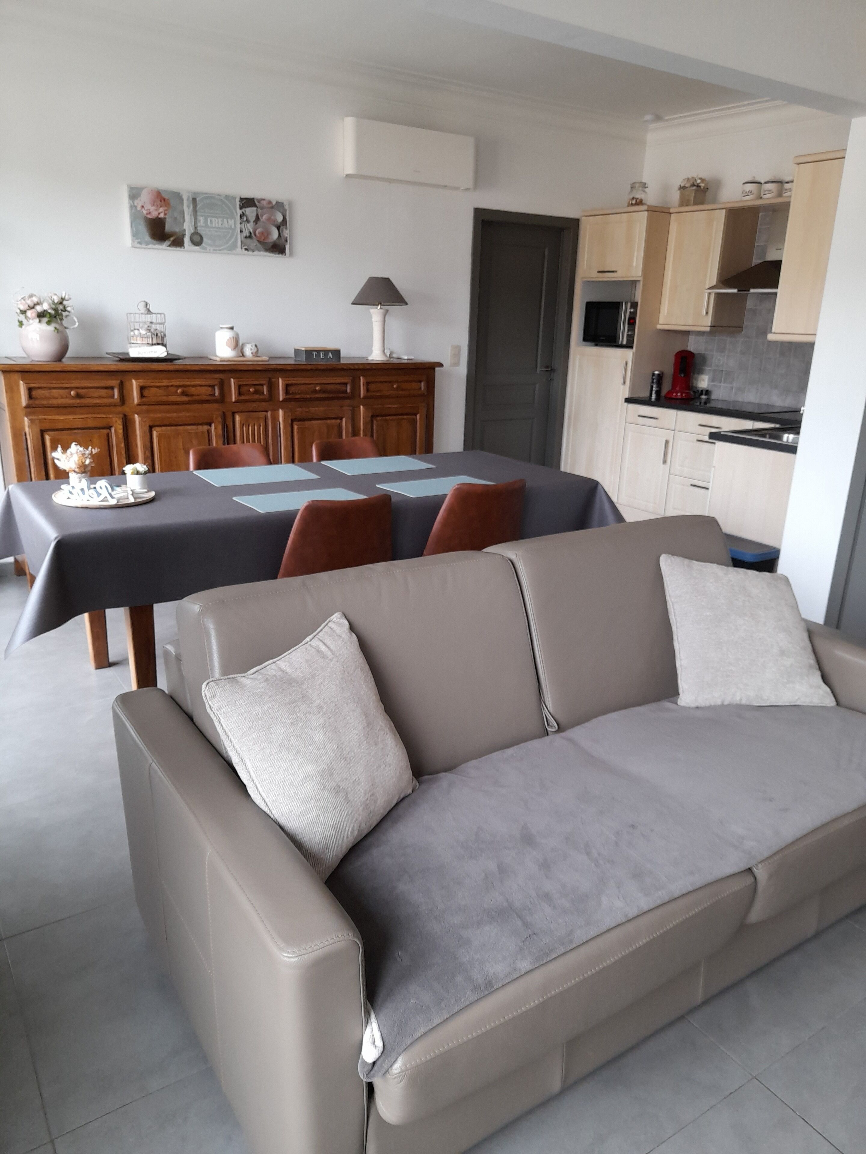 家庭公寓, 2 间卧室, 无烟房, 转角 | 起居区 | 液晶电视、DVD 播放器