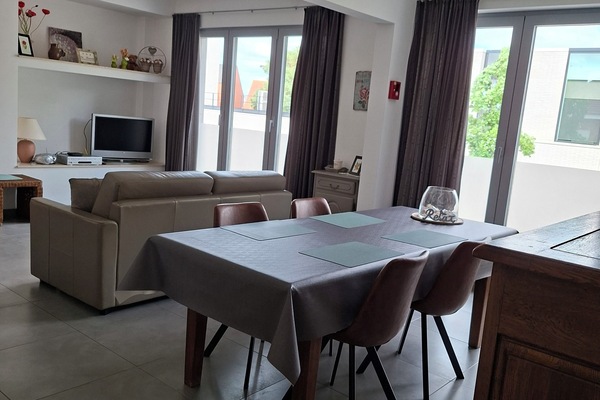 Family Apartment, 2 Bedrooms, Non Smoking, Corner | Living area