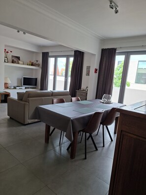 Family Apartment, 2 Bedrooms, Non Smoking, Corner | Living area | LCD TV, DVD player - Vakantiewoning De Reünie (Langemark-Poelkapelle)