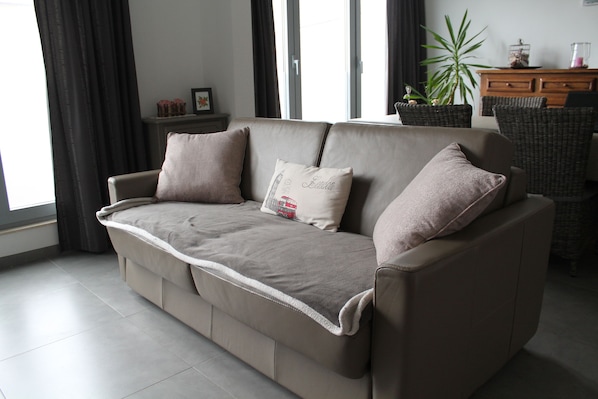 Appartamento familiare, 2 camere da letto, non fumatori, ad angolo | Area soggiorno | TV LCD, lettore DVD