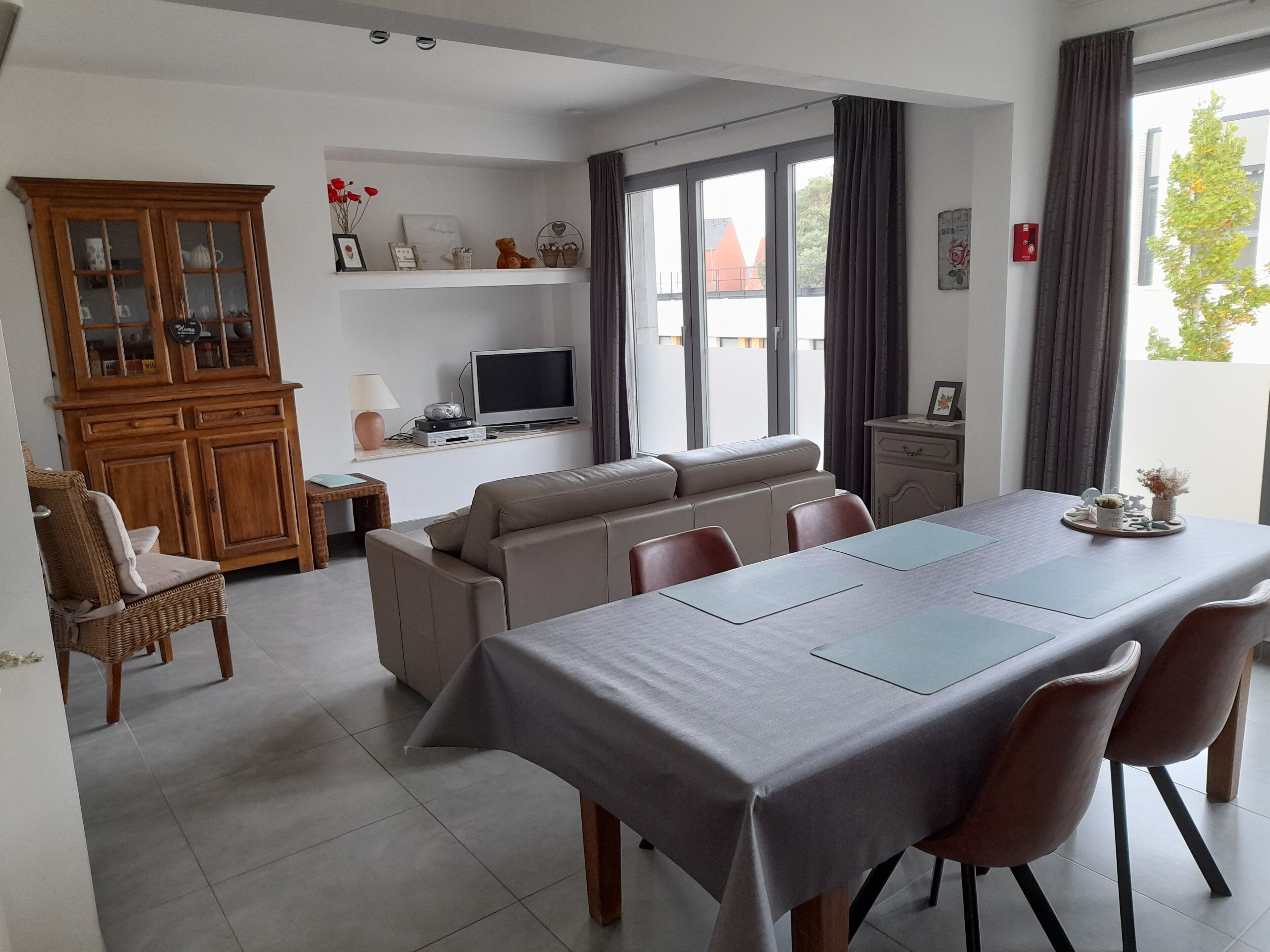 Family Apartment, 2 Bedrooms, Non Smoking, Corner | Living area