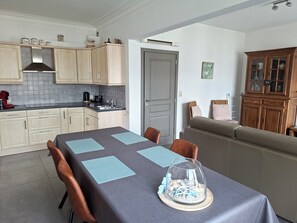 Appartement familial, 2 chambres, non-fumeur, en coin | Aire de séjour | Téléviseur ACL, lecteur de DVD