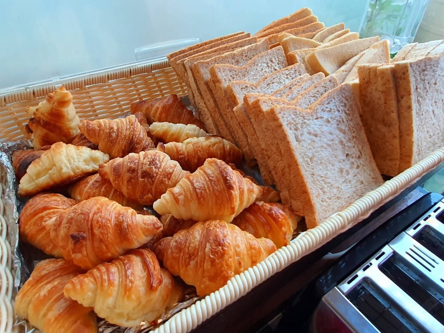 daily buffet breakfast (thb 250 per person)