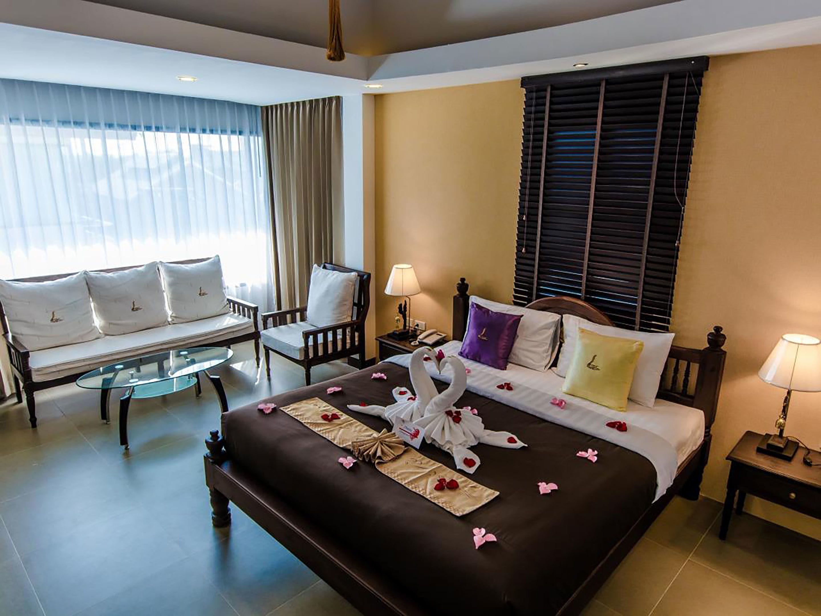 deluxe double room | 1 bedroom, premium bedding, in-room safe, desk