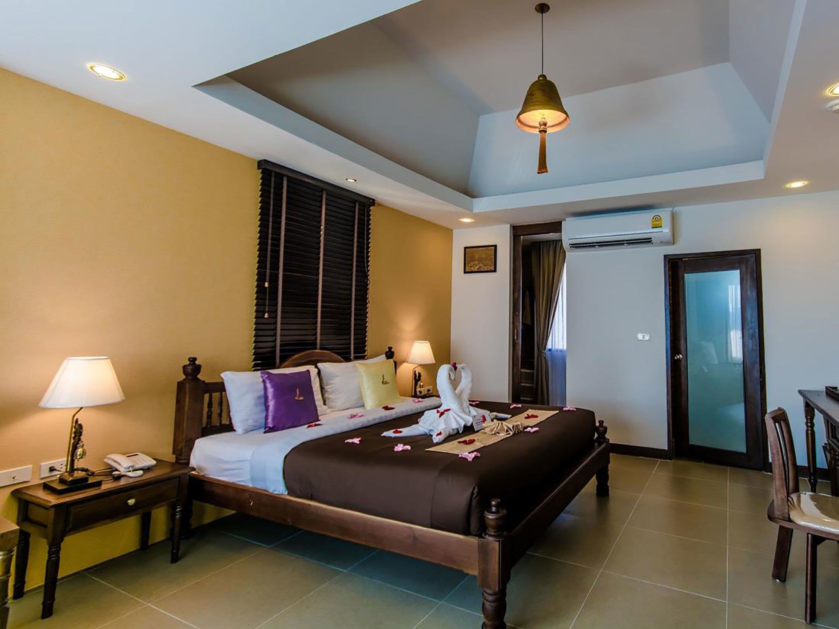 deluxe double room | 1 bedroom, premium bedding, in-room safe, desk