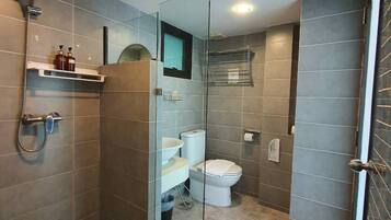 Shower, free toiletries, hair dryer, bathrobes