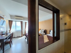 Superior Twin Room | Premium bedding, in-room safe, desk, iron/ironing board