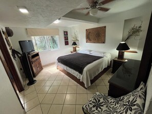 Minibar, desk, iron/ironing board, free WiFi - Residencia Sofía (Querétaro)
