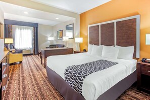 Deluxe Suite, 1 King Bed, Non Smoking | Premium bedding, desk, iron/ironing board, free cots/infant beds - La Quinta Inn & Suites by Wyndham Gonzales TX (Gonzales)