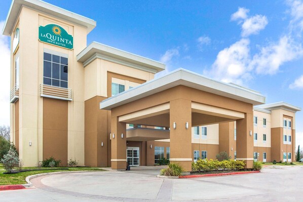 Exterior - La Quinta Inn & Suites by Wyndham Gonzales TX (Gonzales)